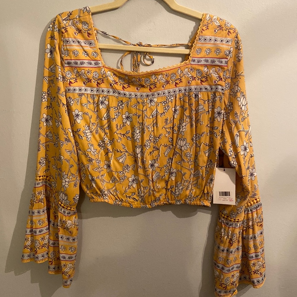 Angie’s size large yellow floral long sleeve crop top